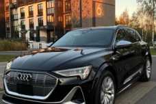 Audi e-tron , 2022, пробег 10000 км