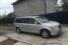 Chrysler Town and Country V