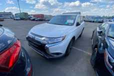 Mitsubishi Outlander III  3-й рестайлинг, 2018, пробег 140000 км