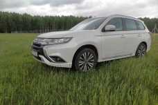 Mitsubishi Outlander III  3-й рестайлинг, 2022, пробег 25000 км