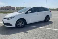 Toyota Auris II (E180)  Рестайлинг, 2018, пробег 240000 км