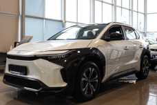 Toyota BZ4X , 2022, пробег 2600 км