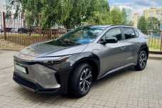 Toyota BZ4X , 2023, пробег 200 км
