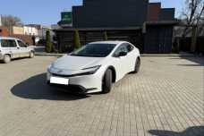 Toyota Prius V (XW60), 2023, пробег 13600 км