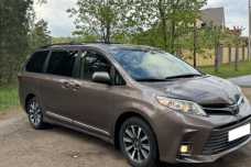 Toyota Sienna III (XL30)  2-й рестайлинг, 2018, пробег 96000 км