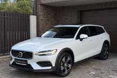 Volvo V60 Cross Country II, 2023, пробег 20300 км