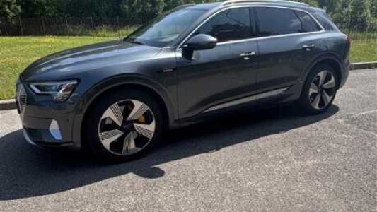 Audi e-tron , 2019, пробег 37000 км Audi e-tron , 2019, пробег 37000 км