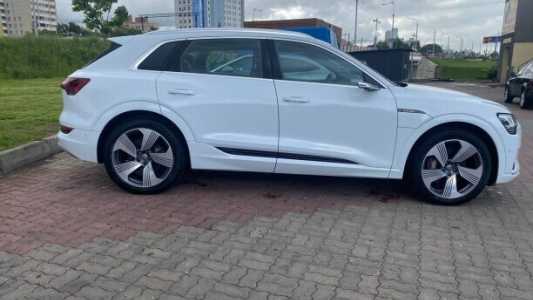 Audi e-tron , 2019, пробег 65000 км Audi e-tron , 2019, пробег 65000 км