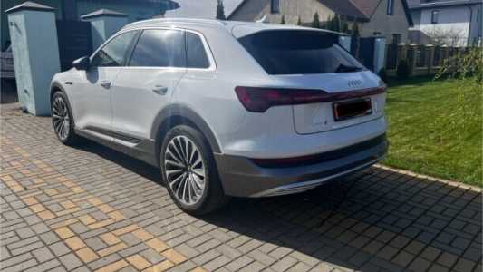 Audi e-tron , 2020, пробег 45000 км