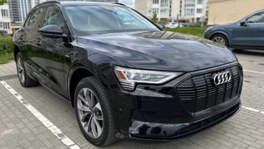 Audi e-tron , 2021, пробег 35000 км Audi e-tron , 2021, пробег 35000 км