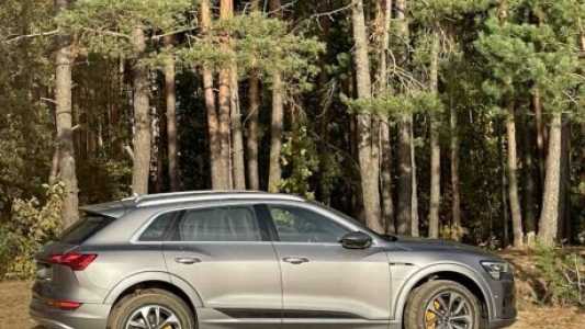 Audi e-tron , 2021, пробег 98000 км Audi e-tron , 2021, пробег 98000 км