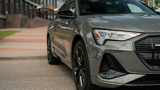 Audi e-tron , 2022, пробег 26000 км Audi e-tron , 2022, пробег 26000 км