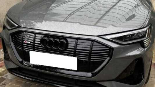 Audi e-tron , 2022, пробег 28000 км Audi e-tron , 2022, пробег 28000 км