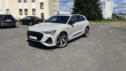Audi e-tron , 2022, пробег 33000 км