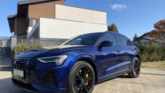 Audi e-tron , 2022, пробег 38300 км