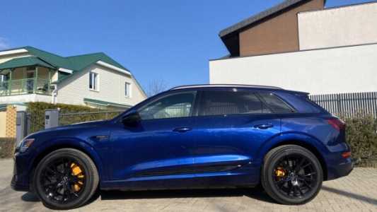 Audi e-tron , 2022, пробег 38300 км Audi e-tron , 2022, пробег 38300 км