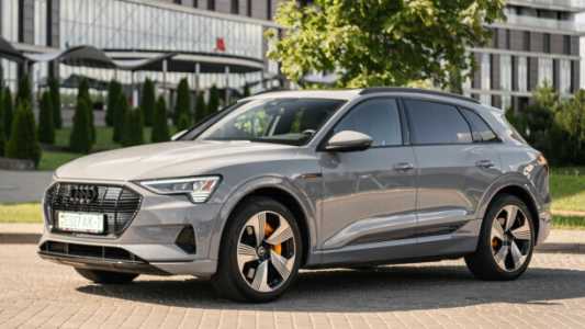 Audi e-tron , 2022, пробег 45000 км