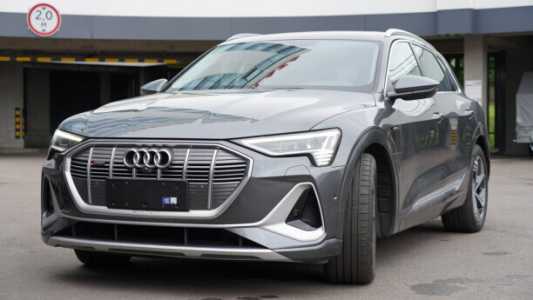 Audi e-tron , 2023, пробег 19000 км Audi e-tron , 2023, пробег 19000 км