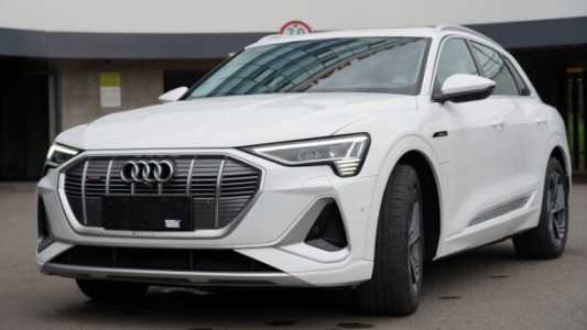 Audi e-tron , 2023, пробег 19000 км Audi e-tron , 2023, пробег 19000 км