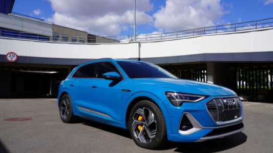 Audi e-tron , 2023, пробег 19700 км Audi e-tron , 2023, пробег 19700 км