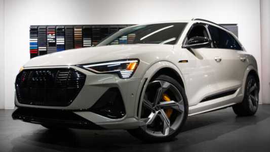 Audi e-tron S , 2022, пробег 32237 км Audi e-tron S , 2022, пробег 32237 км