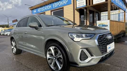 Audi Q3 F3