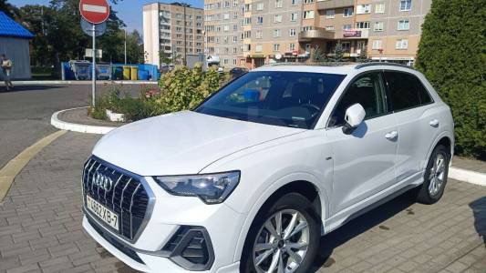 Audi Q3 F3