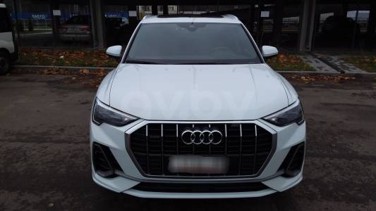 Audi Q3 F3