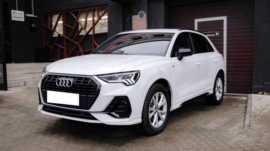 Audi Q3 F3