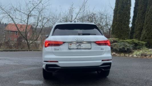 Audi Q3 F3