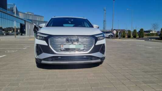 Audi Q4 e-tron , 2022, пробег 67000 км