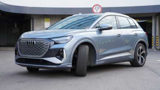 Audi Q4 e-tron , 2023, пробег 13300 км