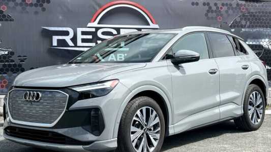 Audi Q4 e-tron , 2023, пробег 2200 км