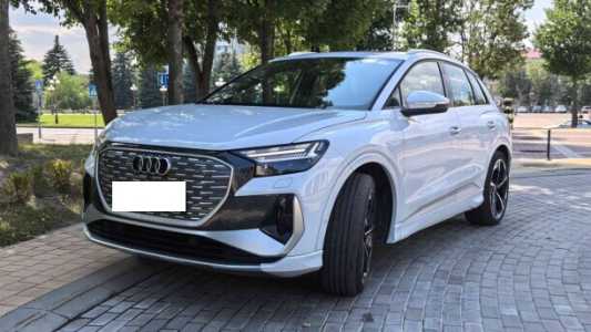 Audi Q4 e-tron , 2023, пробег 6600 км