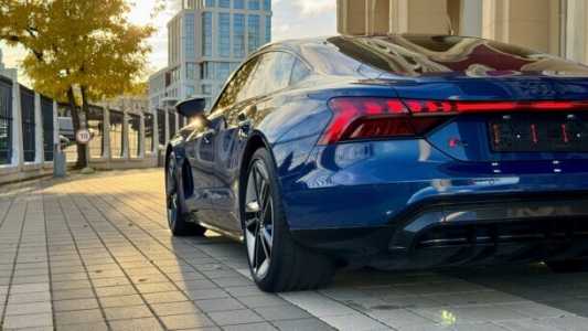 Audi RS e-tron GT , 2022, пробег 4200 км