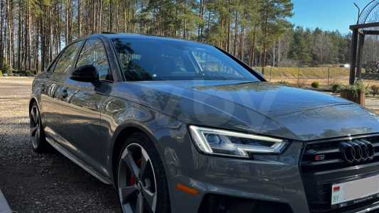 Audi S4 B9