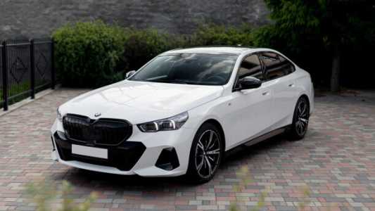 BMW 5 серия G60, 2024, пробег 33700 км