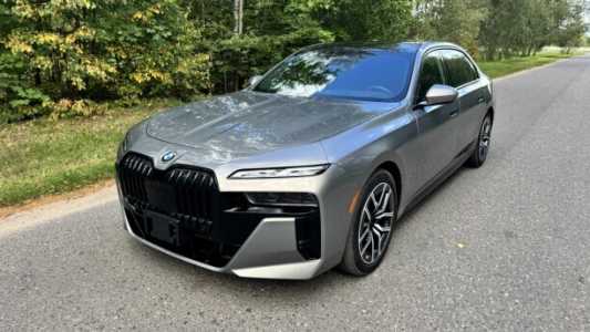 BMW 7 серия G70, 2024, пробег 32000 км