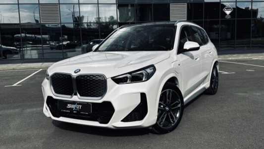 BMW iX1 , 2023, пробег 3550 км