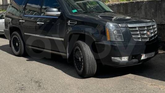 Cadillac Escalade III