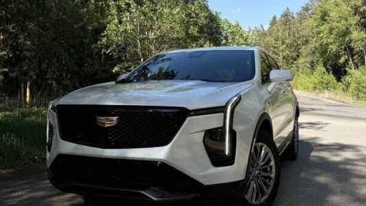 Cadillac XT4 I Рестайлинг, 2023, пробег 17000 км Cadillac XT4 I Рестайлинг, 2023, пробег 17000 км
