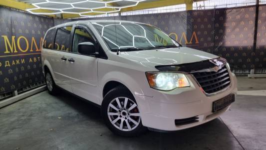 Chrysler Town and Country V