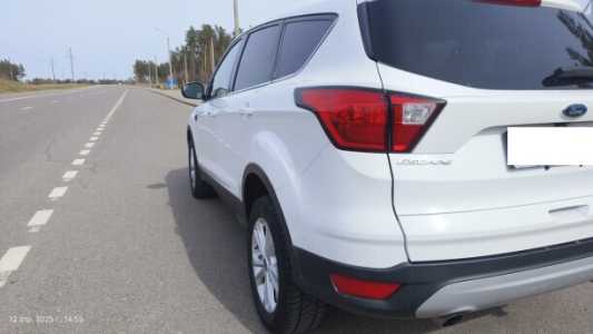 Ford Escape III Рестайлинг, 2019, пробег 170000 км Ford Escape III Рестайлинг, 2019, пробег 170000 км