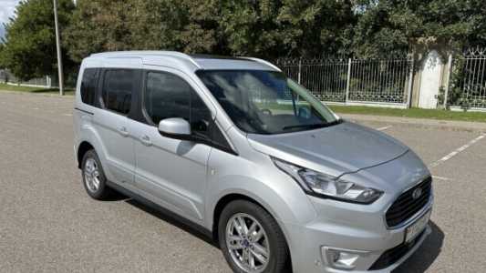 Ford Tourneo Connect II Рестайлинг, 2019, пробег 110000 км Ford Tourneo Connect II Рестайлинг, 2019, пробег 110000 км