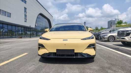 Geely Galaxy E8 , 2024, пробег 17000 км