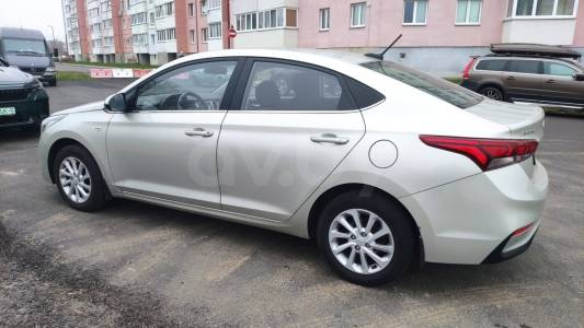 Hyundai Accent V