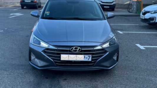 Hyundai Elantra AD Рестайлинг, 2019, пробег 180890 км Hyundai Elantra AD Рестайлинг, 2019, пробег 180890 км