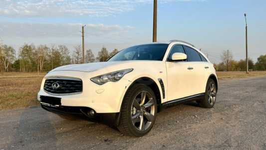 Infiniti FX II