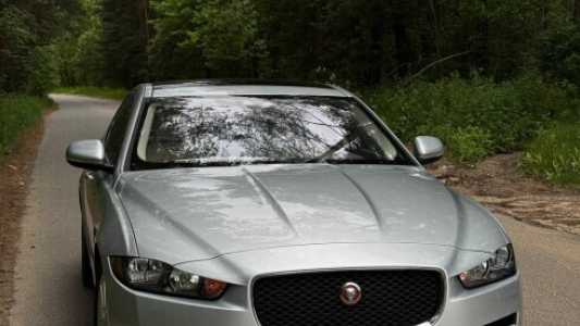 Jaguar XE I, 2017, пробег 40000 км