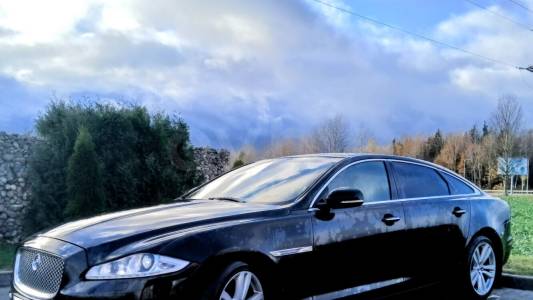 Jaguar XJ X351